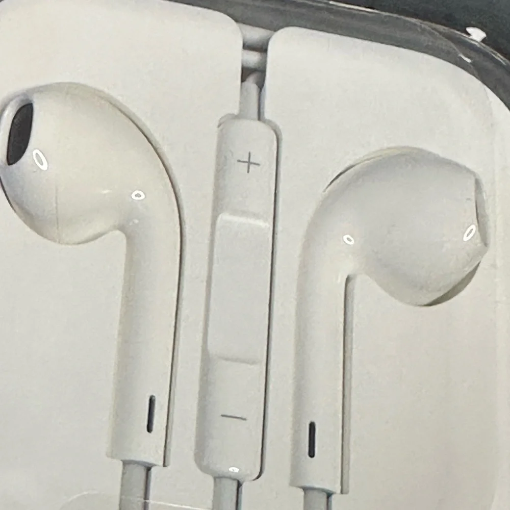 Genuine OEM Apple 3.5mm jack wired iPhone EarPods